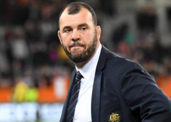 Cheika traite un arbitre de “merde”, une enquête ouverte