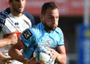 Cruden touché au genou