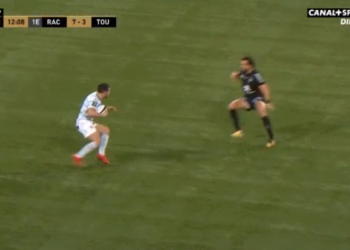 Vidéo: Yoann Huget se fait casser les reins par Brice Dulin