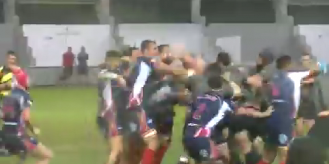 Énorme générale entre la Marine Royale et la Royal Navy !