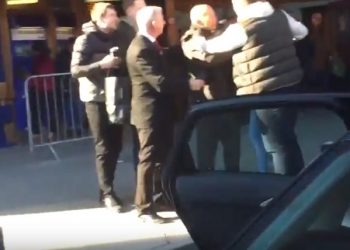 Vidéo: Le sélectionneur Eddie Jones pris à parti par des supporters Écossais !