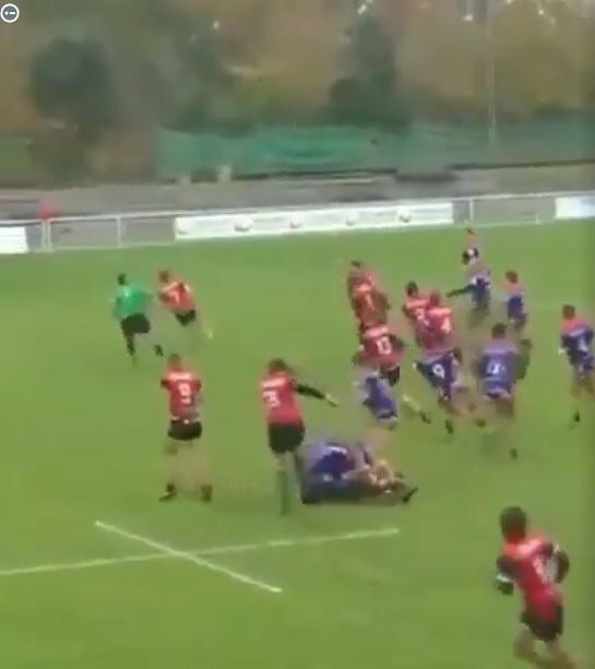 L’auteur du coup de pied à la tête sanctionné par son club !