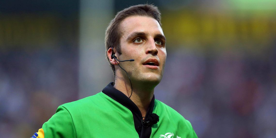 L’arbitre Thomas Charabas tacle violemment les supporters du SU Agen