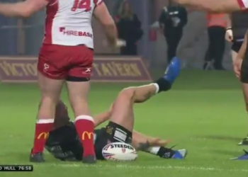 VIDEO CHOC – Un joueur se remet le genou en place tout seul