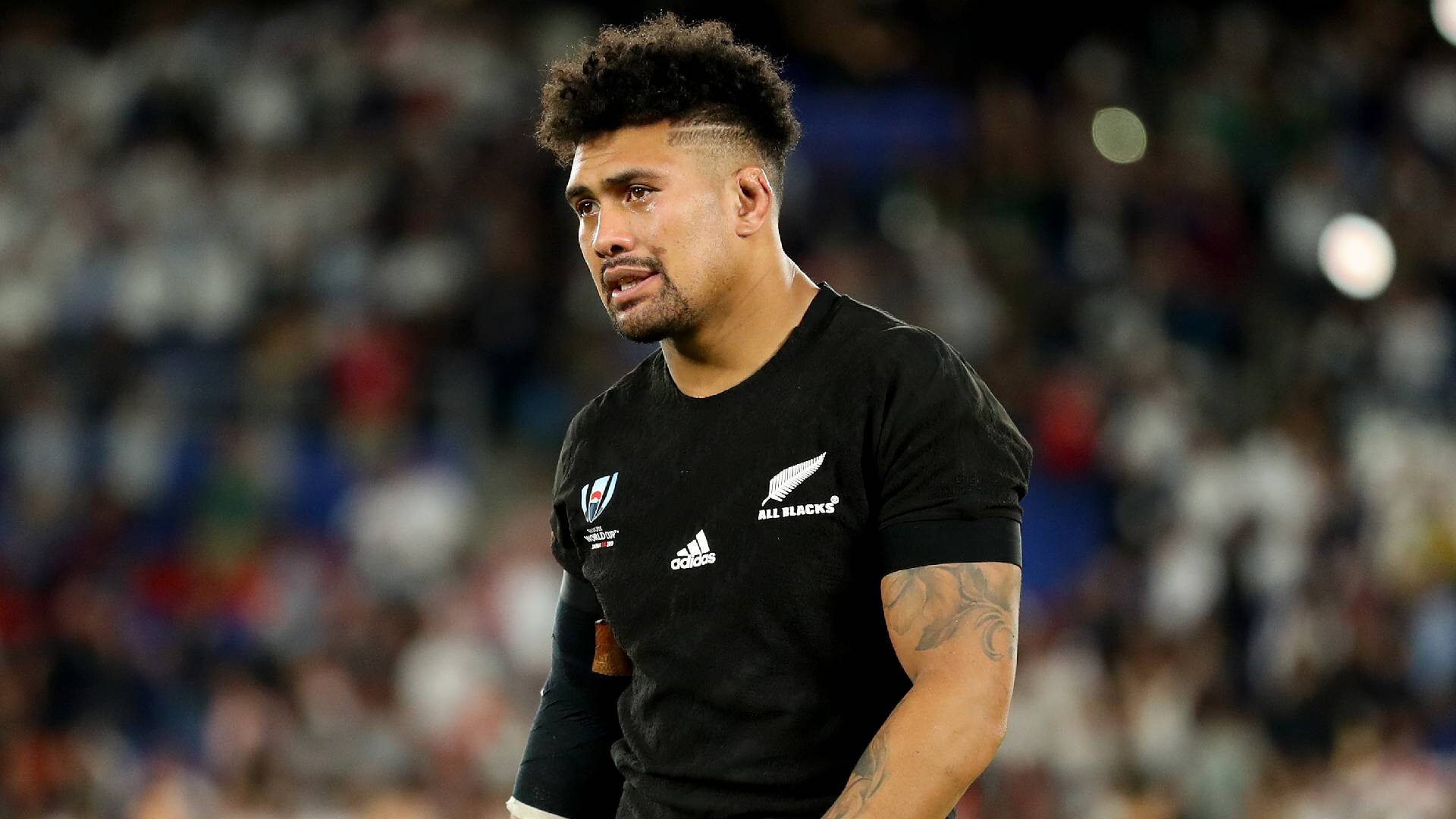 Ardie Savea en admiration devant un ancien joueur du Rugby Club Toulonnais