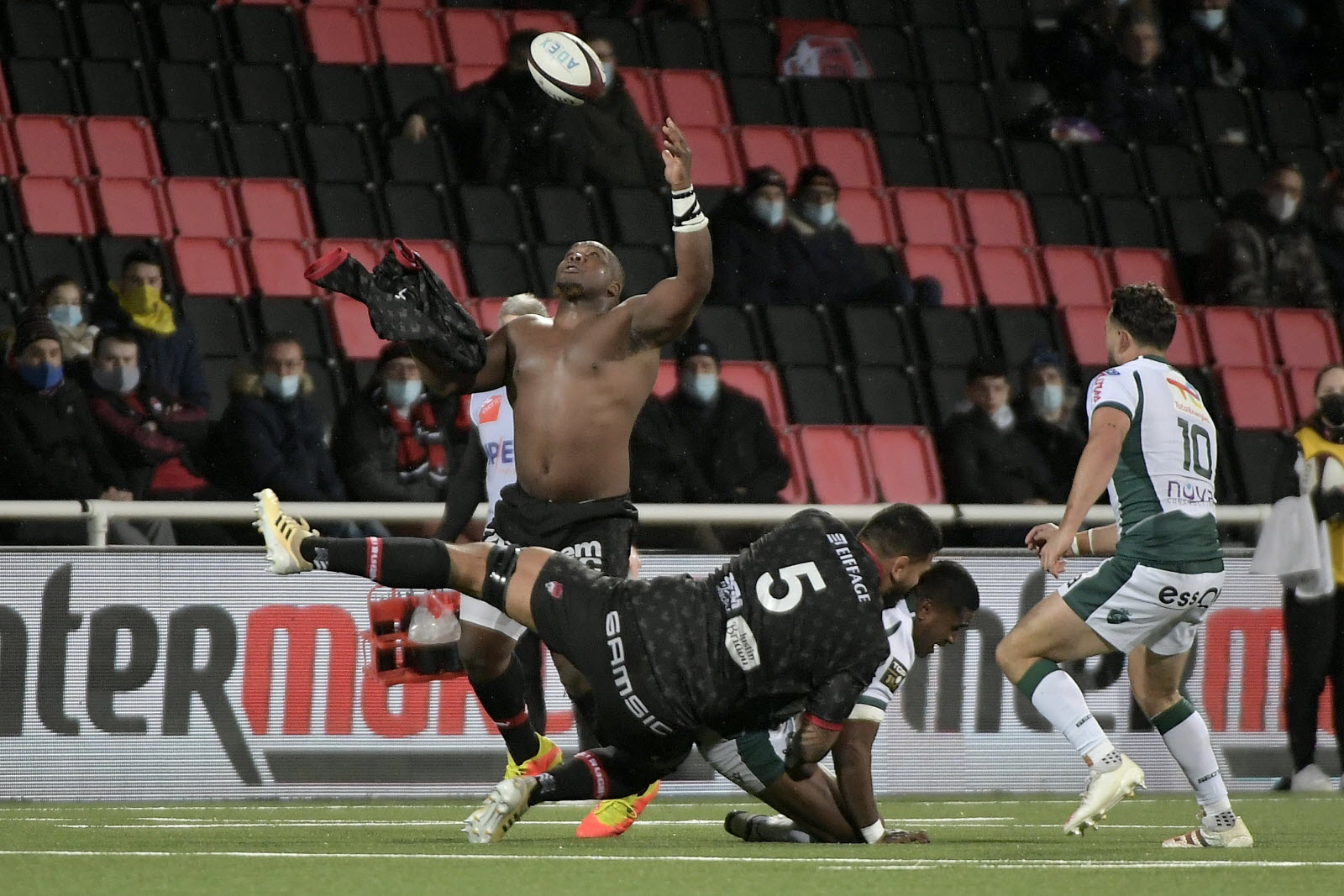 Si Demba Bamba a joué torse nu, c’est bien à cause de Lima Sopoaga !