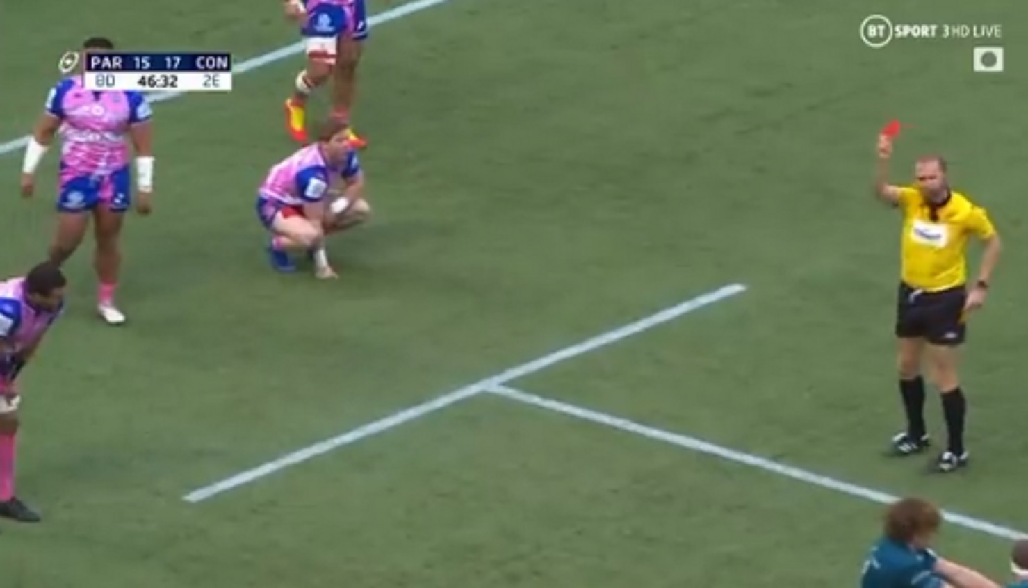VIDEO : Tolu Latu craque en plein match et écope d’un carton rouge