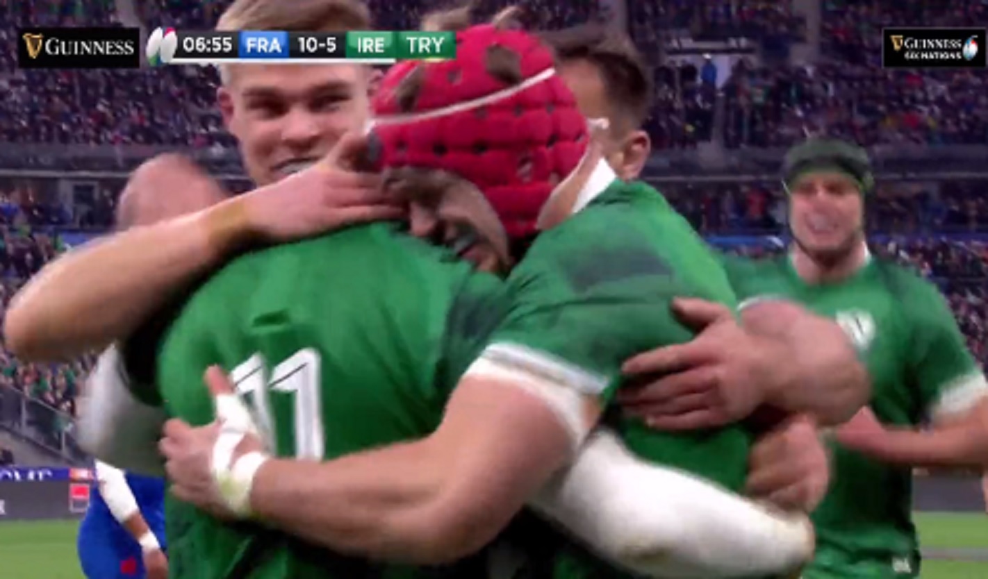 VIDEO : Mack Hansen foudroie Melvyn Jaminet et marque un incroyable essai contre le XV de France