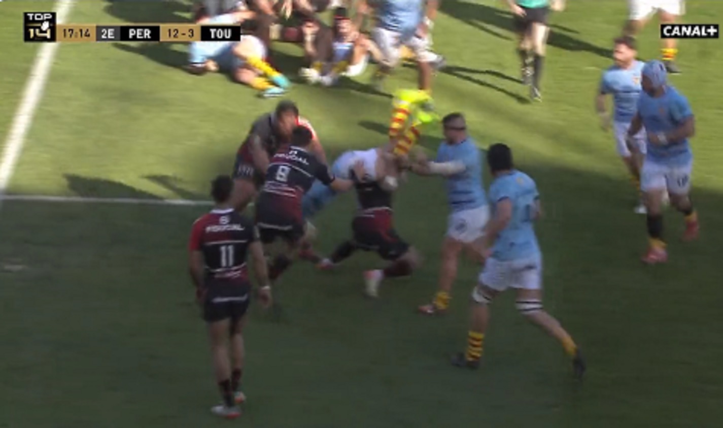 VIDEO : Le plaquage spectaculaire et dangereux de Baptiste Germain sur Mathieu Acebes !