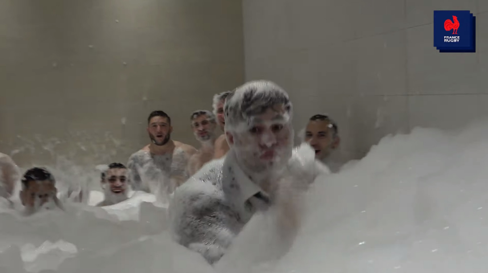 VIDEO : 18 minutes passionnantes des coulisses de la victoire du XV de France contre l’Angleterre !