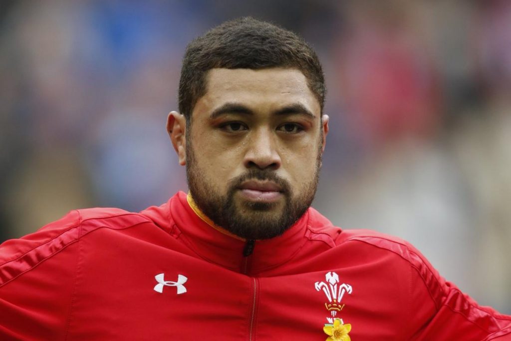 Taulupe Faletau en admiration devant le XV de France