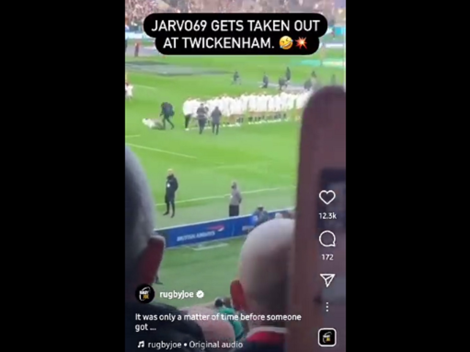 VIDEO : Quand un solide streaker Anglais se prend un plaquage dévastateur par un stadier