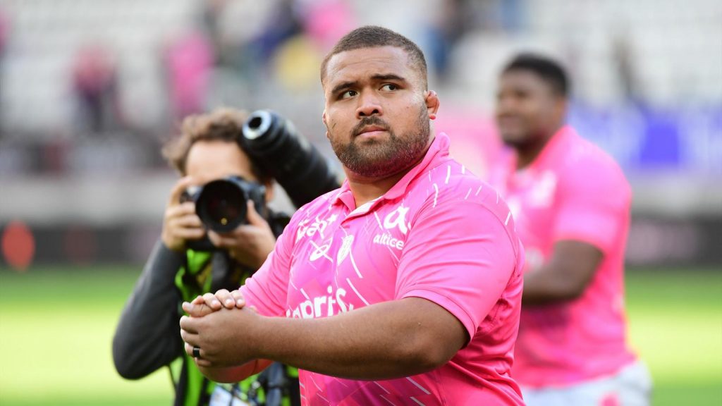 Un joueur du Stade-Français tacle certains supporters, la tension monte