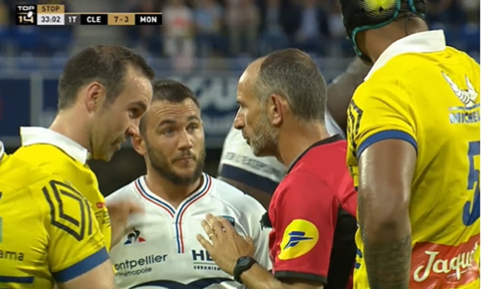 VIDEO : Quand Romain Poite recadre Morgan Parra et Benoit Paillaugue en plein match