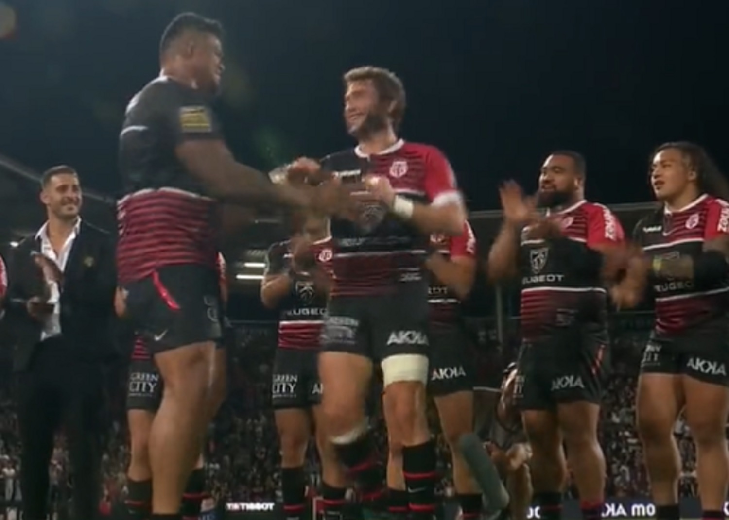 VIDEO : Quand Iosefa Tekori passe une transformation du bord du terrain !